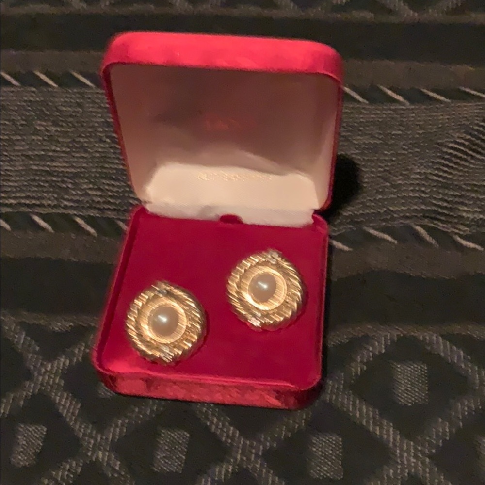Clip earrings